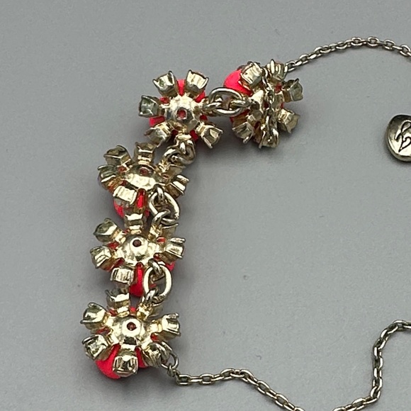 Betsy Johnson Necklace with flowers - Picture 4 of 4